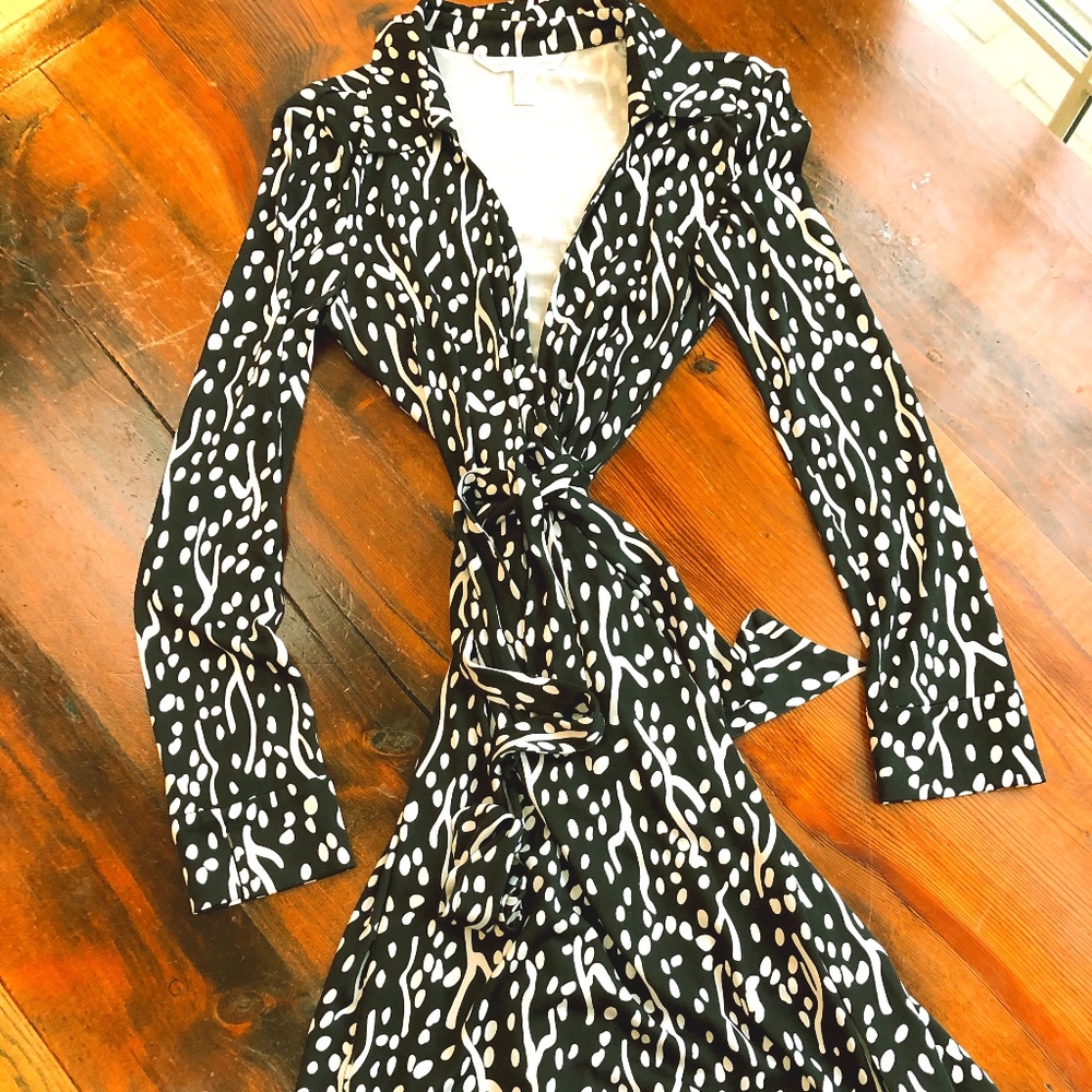 DVF wrap dress long sleeves Size 8